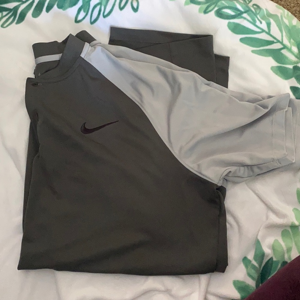 Nike dry fit baseball button tee size large in gray
